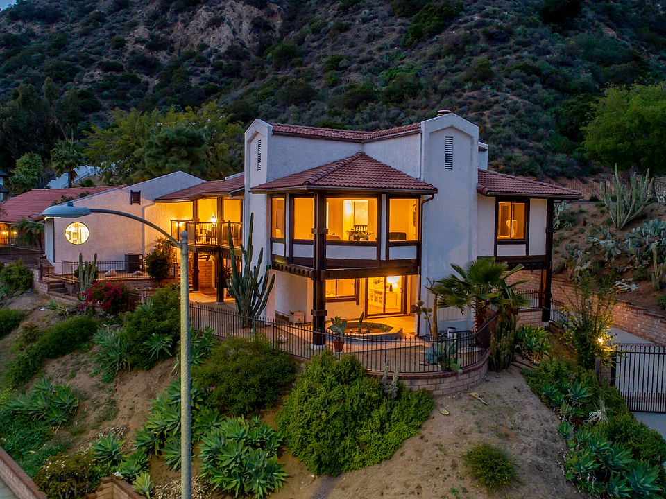 1st image of 4080 Park Vista Dr