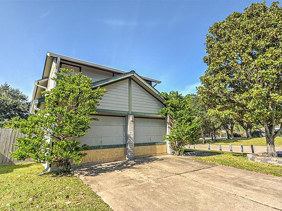 2nd image of 10702 Landsbury Dr