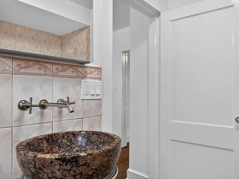 135 Rockwood Pl — Photo 23