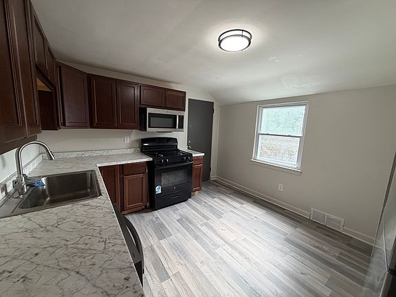 2nd image of 1575 Norton St Unit 1