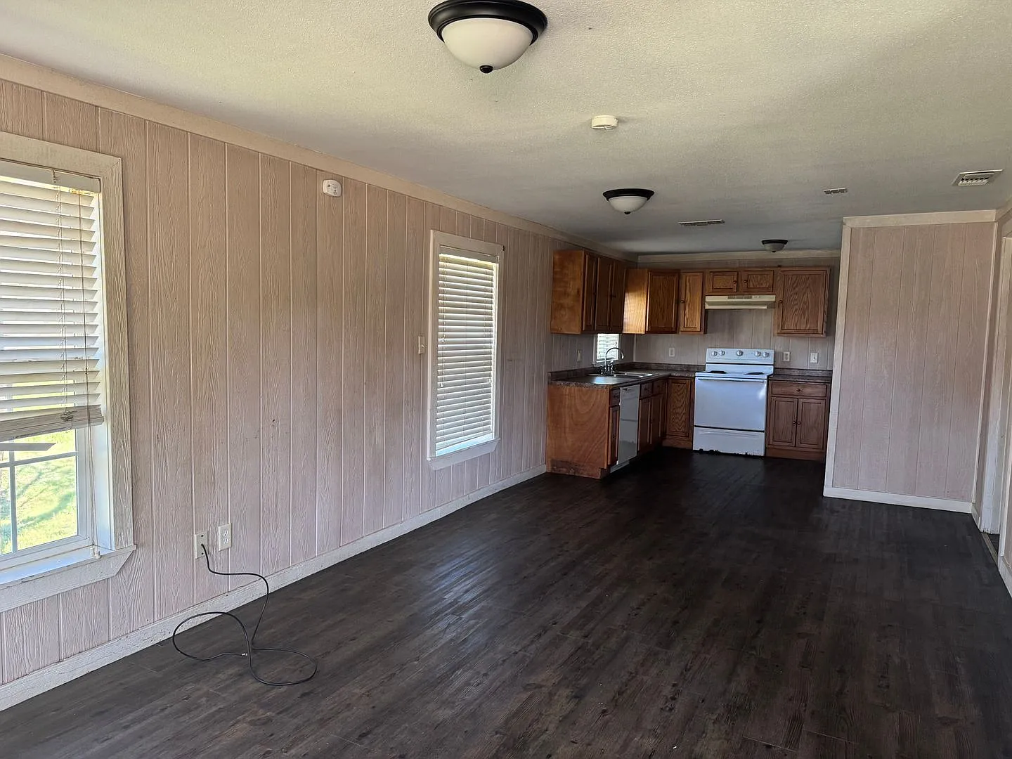 2/2 Fenced yard, pet friendly, gladewater — Photo 2
