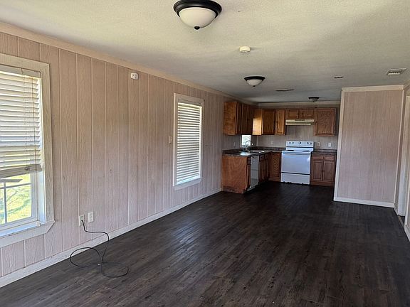 2nd image of 2055 Broadway Ave