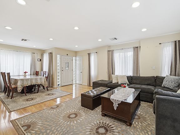 3rd image of 10060 Tujunga Canyon Blvd