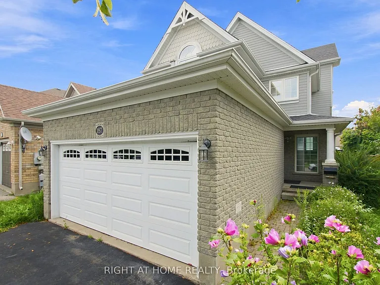 187 Clairfields Dr E — Photo 2