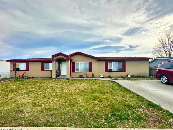 6104 Crestfields Rd, Yakima, WA 98903