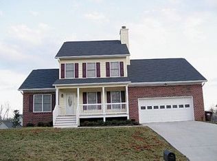 5481 Winding Oak Dr, Hickory, NC 28602