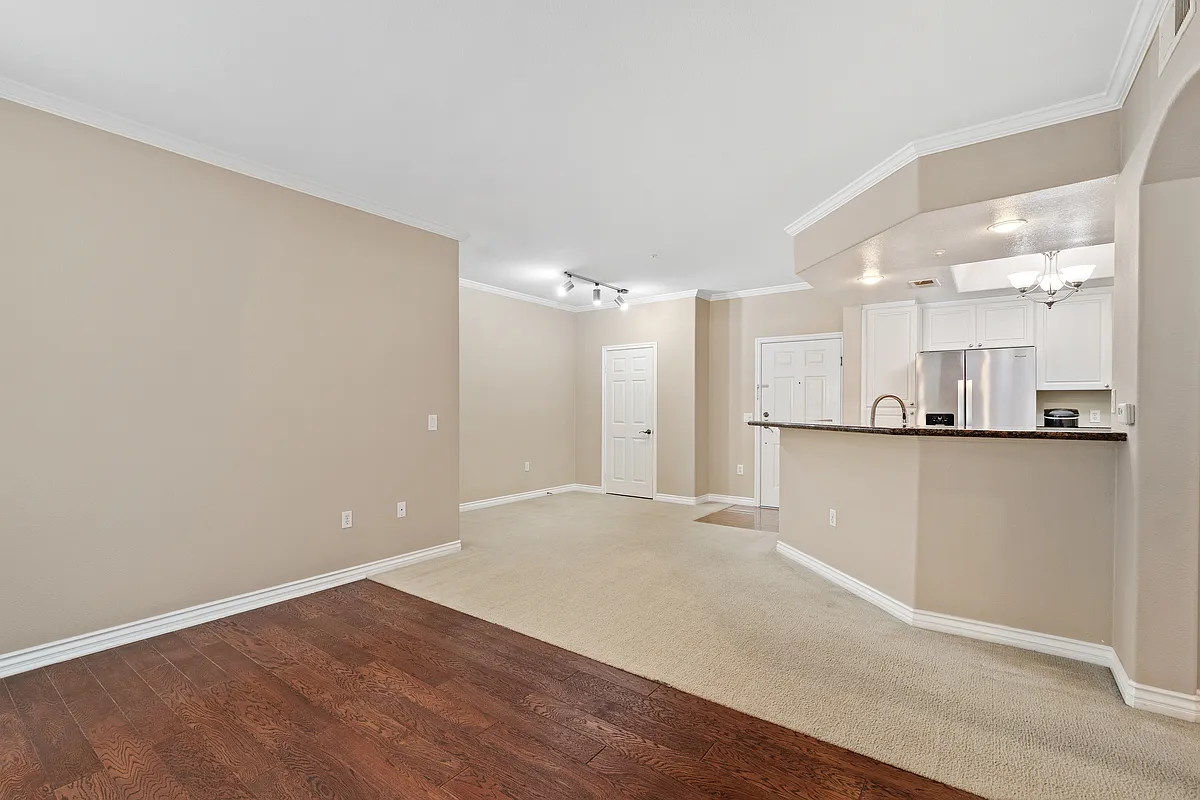 2 bed, 1102 sqft, $3,590 — Photo 4