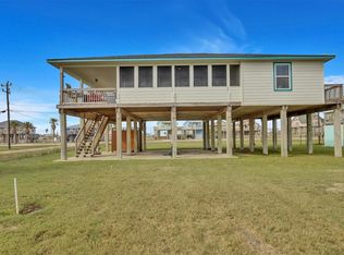 818 Seashell Dr, Freeport, TX 77541