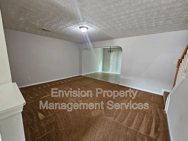 3 bed, 2.5 bath, 1550 sqft, $1,595 — Photo 3