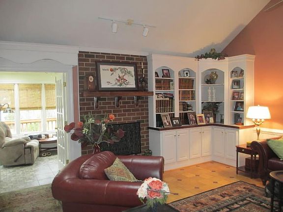 5th image of 929 Forest Lakes Dr