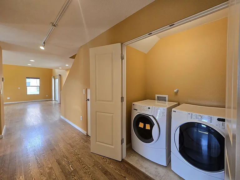 2180 W Alameda St #14 — Photo 10