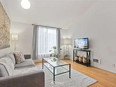 300 10th Ave #B402 — Photo 2
