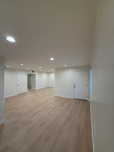 458 W Elk Ave #4 Photo 1