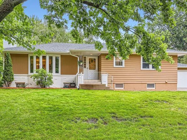 8130 Patsy Ln, Golden Valley, MN 55427