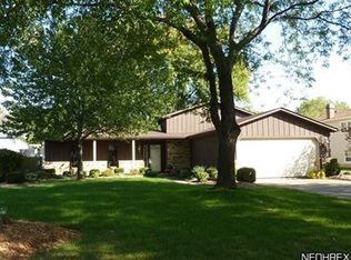 112 Hidden Tree Ln, Amherst, OH 44001