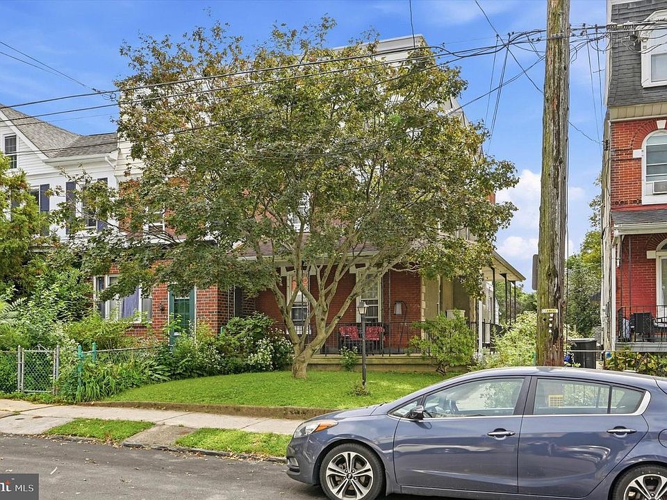 1st image of 216 Rochelle Ave