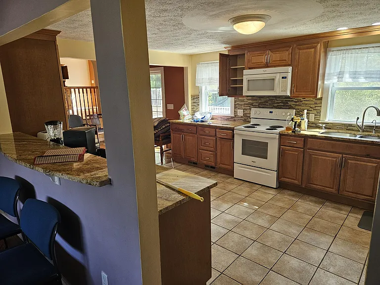 2 Joshua Dr — Photo 4