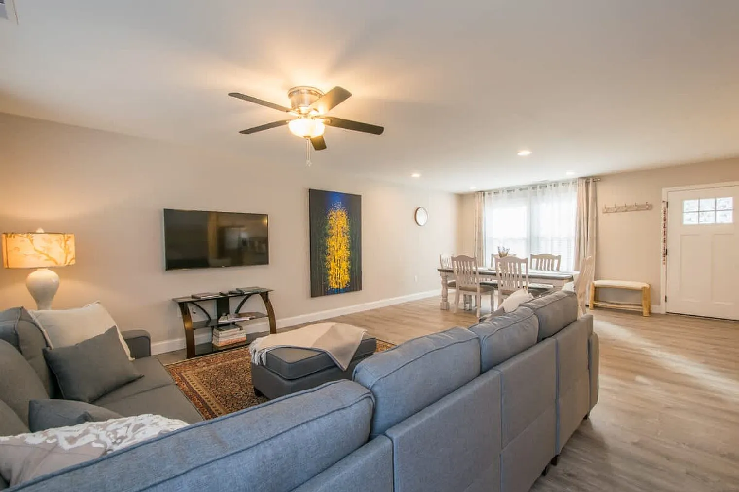 3 bed, 2.0 bath, $4,186 — Photo 2