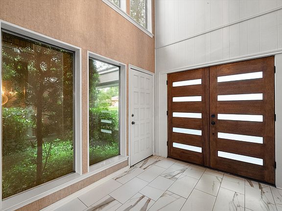 3rd image of 1235 Lexington Sq