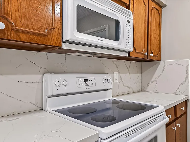6649 De Moss Dr #649 — Photo 15