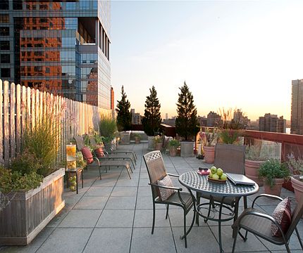 4th image of 323 W 43rd St