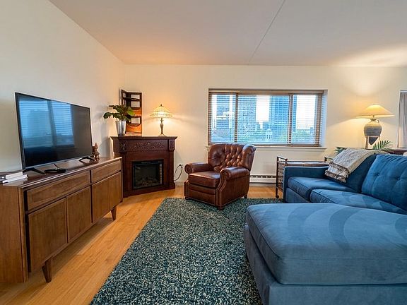 2nd image of 200 Lombard St #608