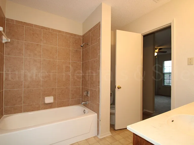 1905 Meadowbrook Dr — Photo 16
