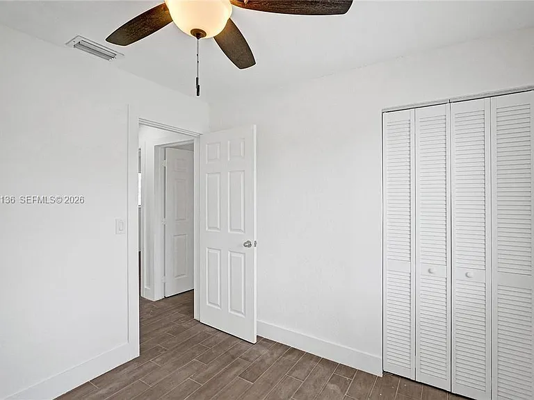 5701 SW 37th St — Photo 7