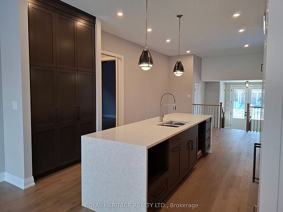 3rd image of 8 Saint Augustine Dr