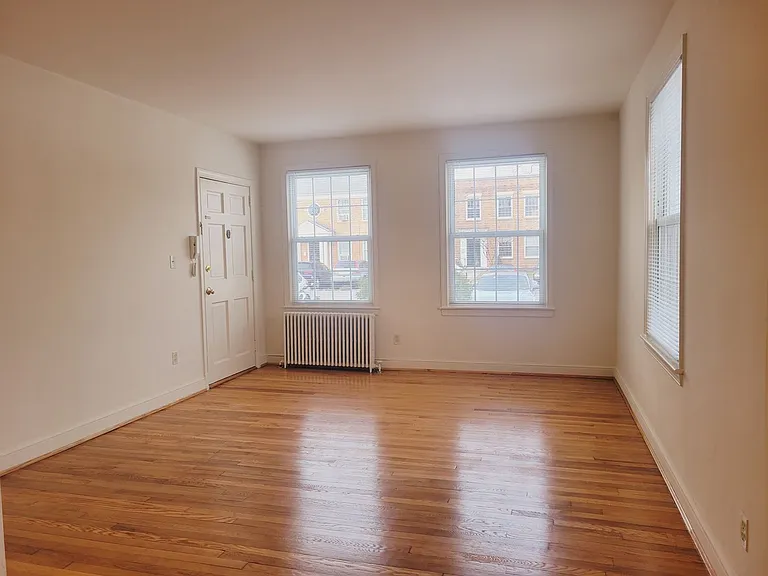 Burton Gardens Apartments — Photo 17