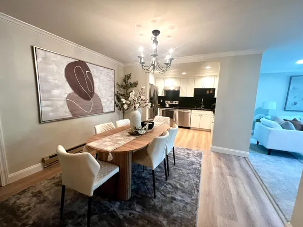 1031 Crestview Dr APT 206, Mountain View, CA 94040