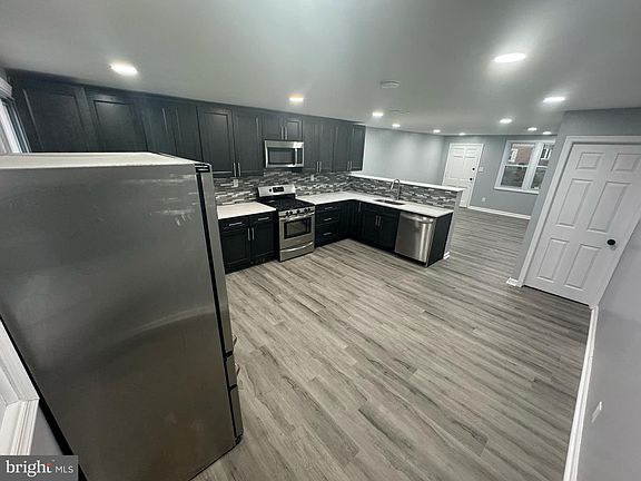 5th image of 2212 Ardmore Ave