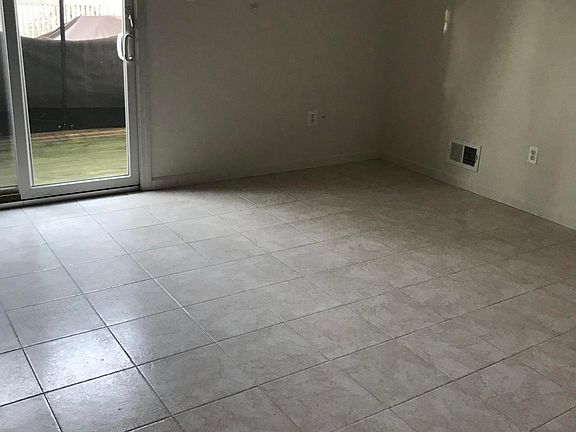 4th image of 53 Crestwater Ct