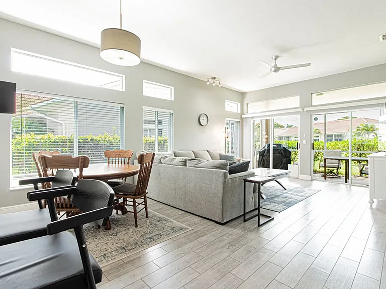 12855 Devonshire Lakes Cir — Photo 15