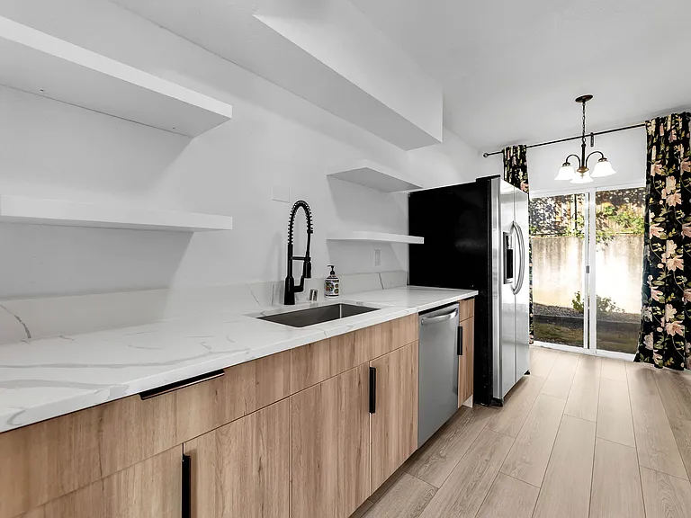 2102 NW Kelly Dr #15 — Photo 9
