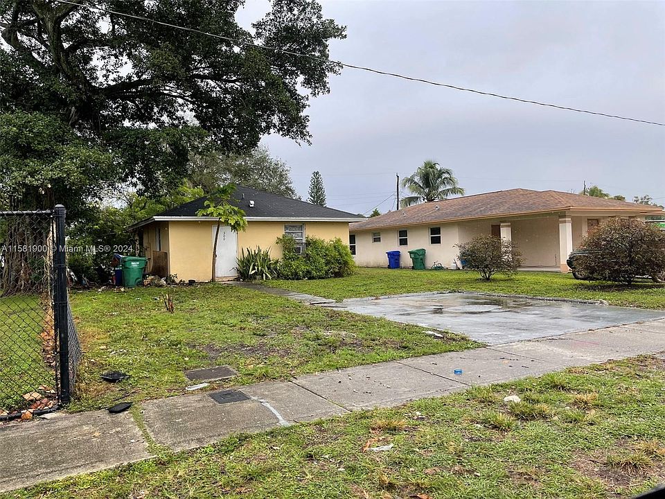 1st image of 300 NW 28th Way