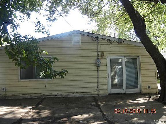 2nd image of 85 Chateau Dr