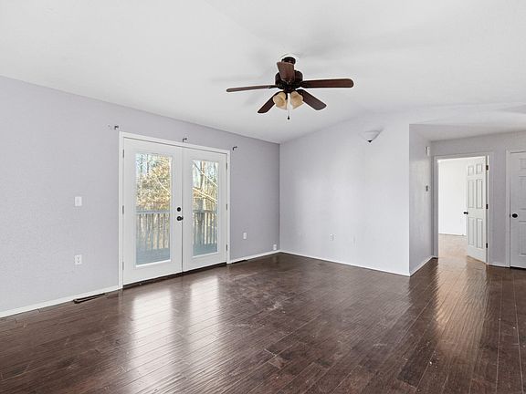 3rd image of 103 Horseshoe Avenue