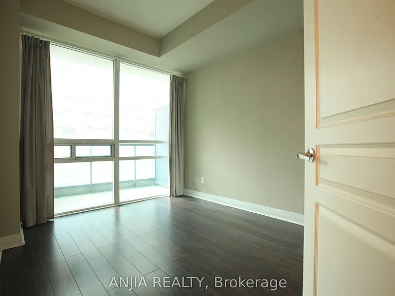 1121 Bay St #805 — Photo 7