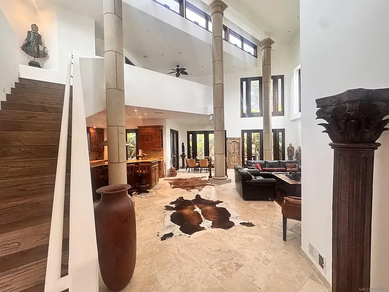 633 Fern Gln — Photo 4