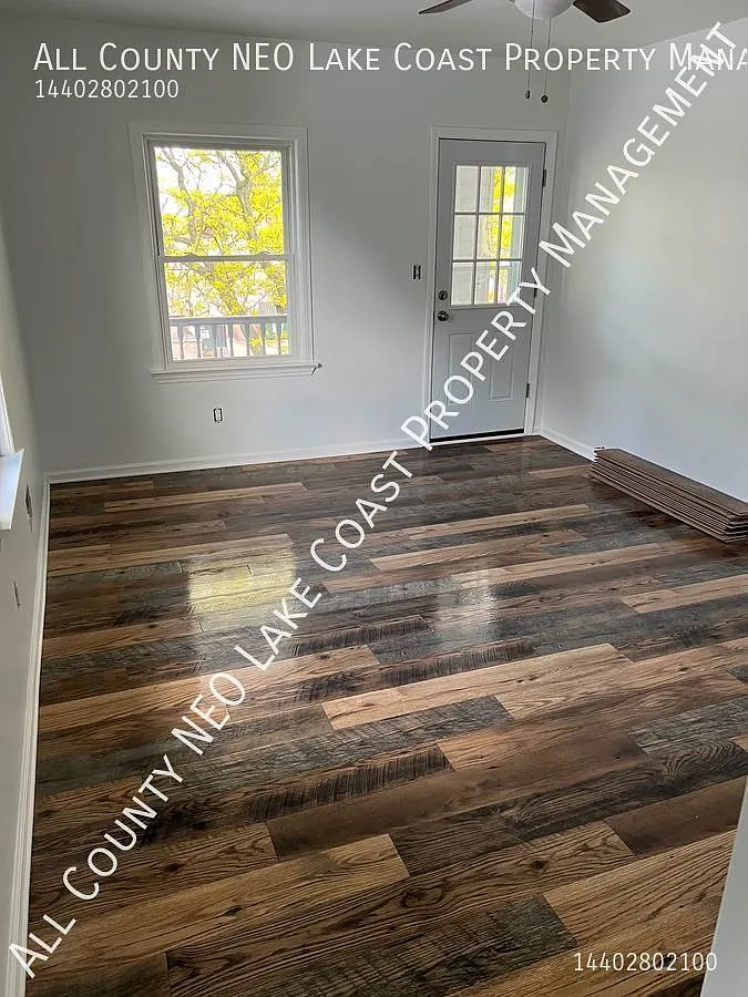 Beautiful 2 Bed, 1 Bath Lakewood Duplex — Photo 2