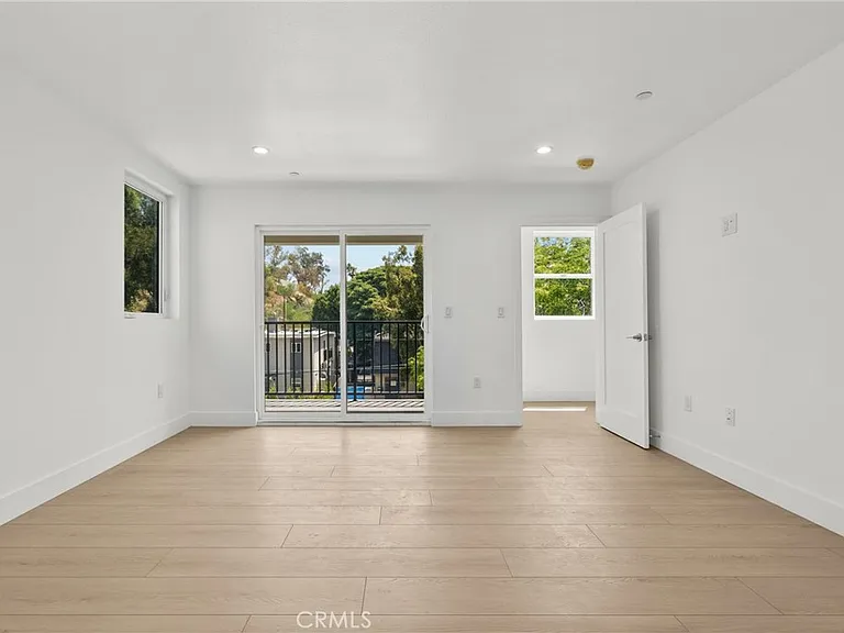322 Leslie Way — Photo 13