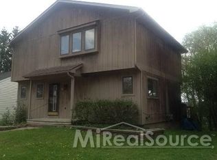 3961 Oak Knoll Rd, Waterford, MI 48328