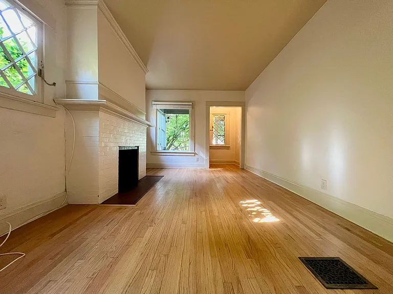 Stunning Vintage 2 Bed 1 Bath in NW 23rd! — Photo 4