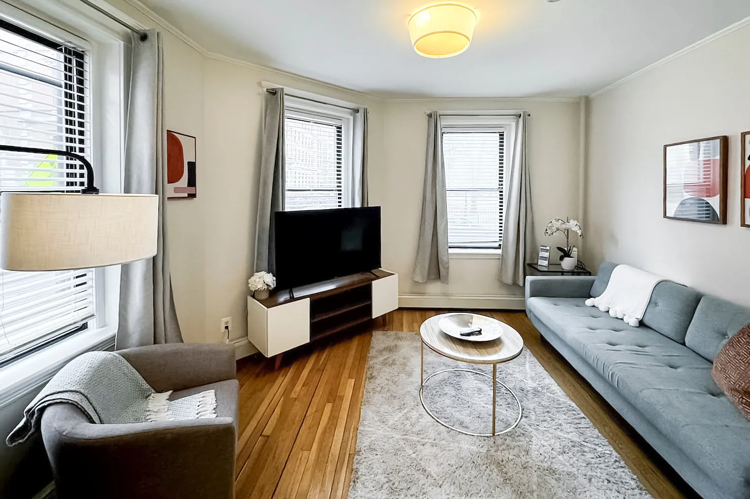 1 bed, 1.0 bath, 398 sqft, $5,527 — Photo 2