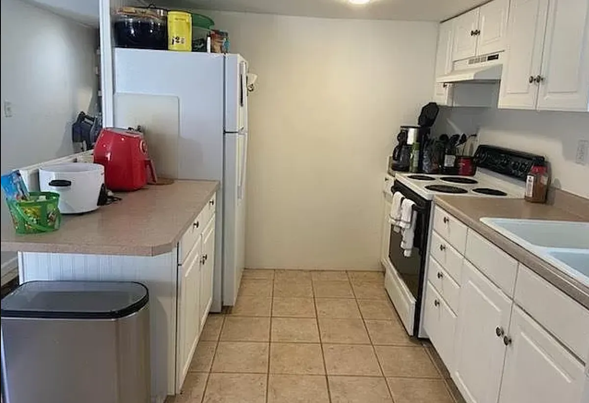 Kitchen - 93 College Dr #B