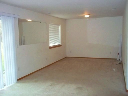 5th image of 3325 69th Ave NE
