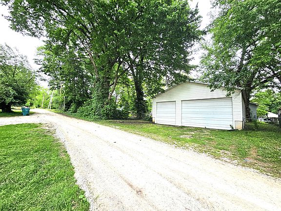 5th image of 2229 N Kellett Avenue