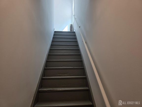 3rd image of 226 French St #2NDFL