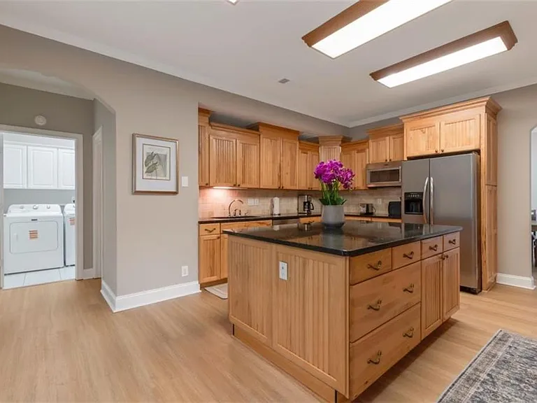 100 Hardwood Ln — Photo 13